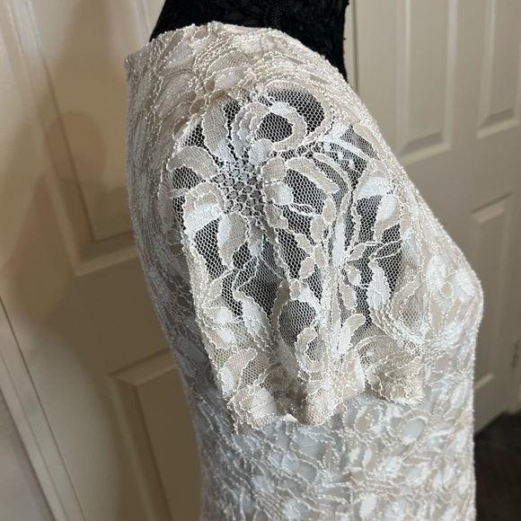 Susan Graver stretch floral lace, lined, peplum tunic. Size XS - Picture 4 of 9